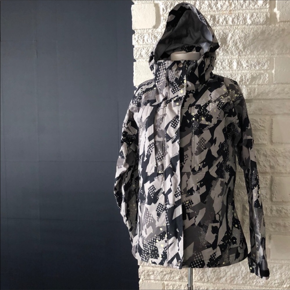 The North Face Gore Tex Summit Series Coat - Picture 3 of 8